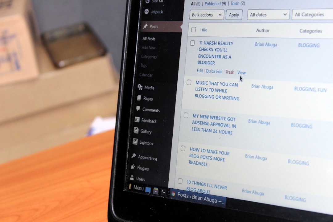 電腦螢幕顯示文章列表
